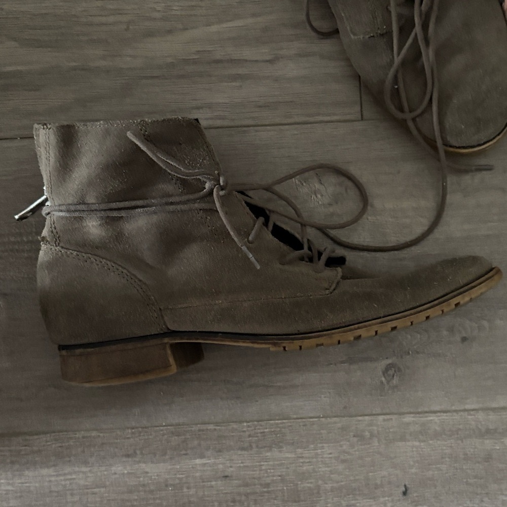 Steve Madden Tan Suede Boots